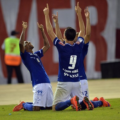 “Patinho feio”, Marquinhos agradece apoio dos companheiros e do técnico