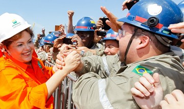 Dilma durante entrega de plataforma  (Foto: Roberto Stuckert Filho/ABr)
