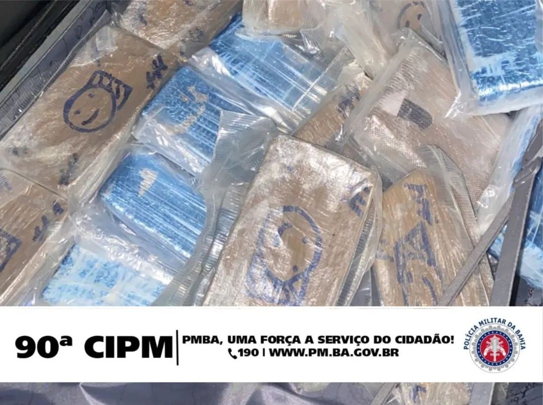 Polícia localiza veículo com corpo de homem e 21 quilos de droga às margens da BR-324 na Bahia