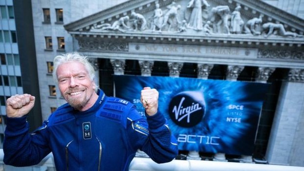 O fundador da Virgin Galactic, Richard Branson, comemorando a entrada de sua empresa no mercado de ações de Nova York (Foto: Virgin Galactic)