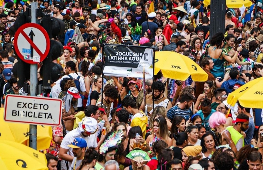 Sp Invisvel fez ao no bloco Tarado ni Voc, neste sbado (22)  Foto: Divulgao
