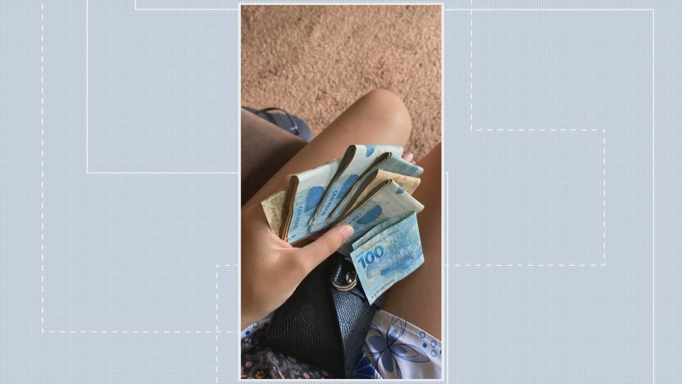 Estudante Odara Luiza achou carteira de Ivone Resende no ônibus, encontrou dona e decidiu devolver dinheiro — Foto: Reprodução
