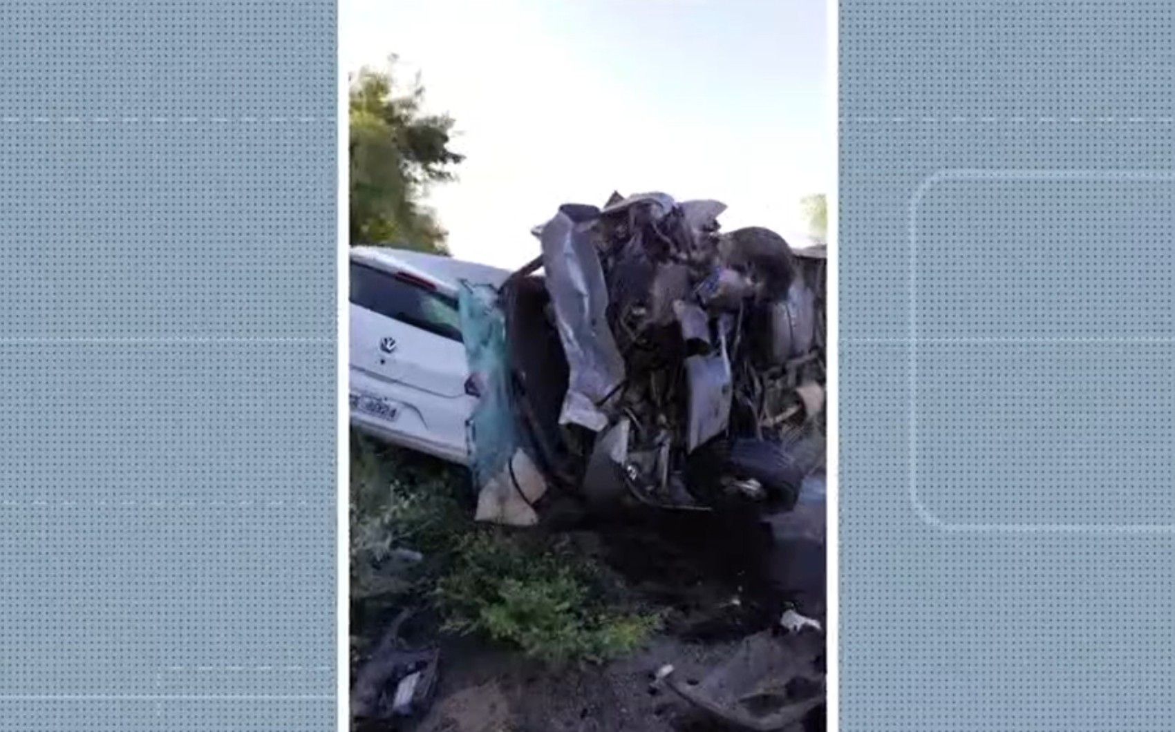 Dois homens morrem e idosos ficam feridos em acidente entre carro e van 
no sudoeste da Bahia