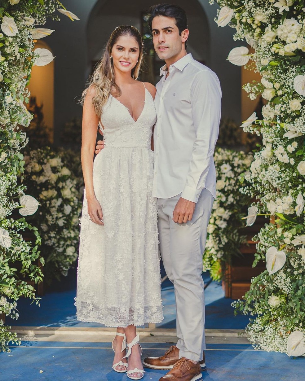 Brbara Evans e Gustavo Theodoro se casaram no civil no meio da pandemia em 29/5/2020  Foto: Reproduo/Instagram