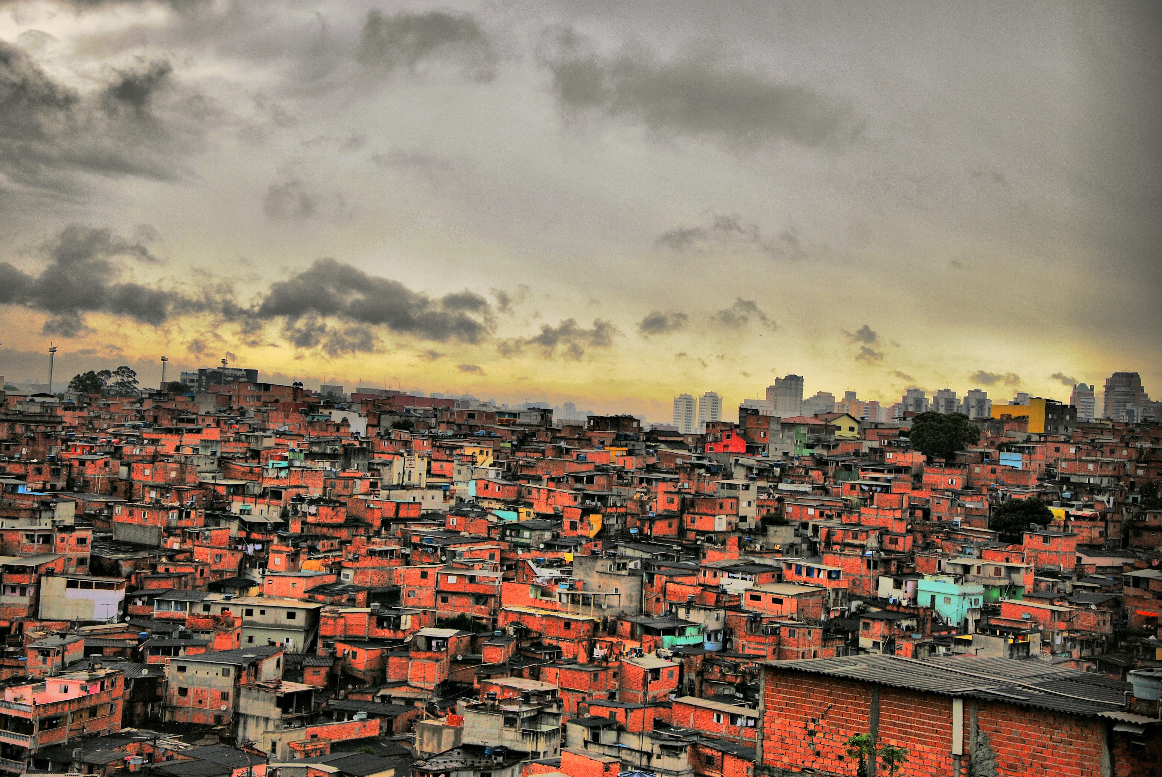 This is a photograph of favela Paraisopolis, one of the biggest informal settlements in Sao Paulo (Brazil). The favela is at least 50 years old and the shacks have been upgraded along the years through self-help. This photograph is taken from a vantage po (Foto: Getty Images)