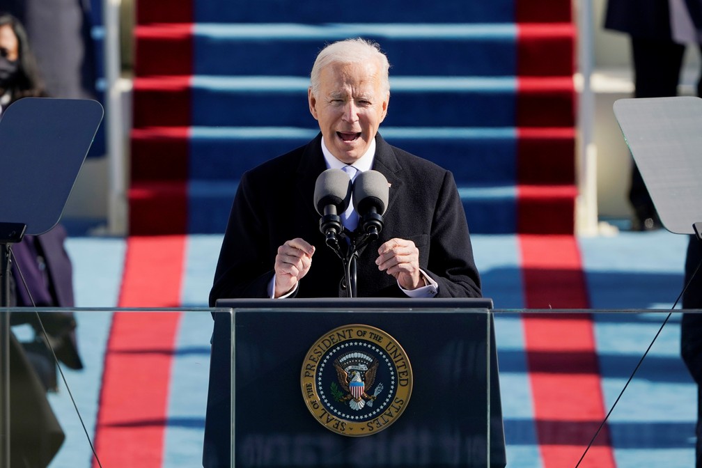 O presidente Joe Biden fala durante a 59ª posse presidencial no Capitólio dos EUA, em Washington, nesta quarta-feira (20)  — Foto: Patrick Semansky/Pool via Reuters