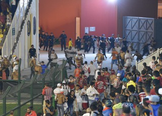 Briga São Paulo x Rondonópolis Estádio Nogueirão Mogi das Cruzes (Foto: Vitor Geron)