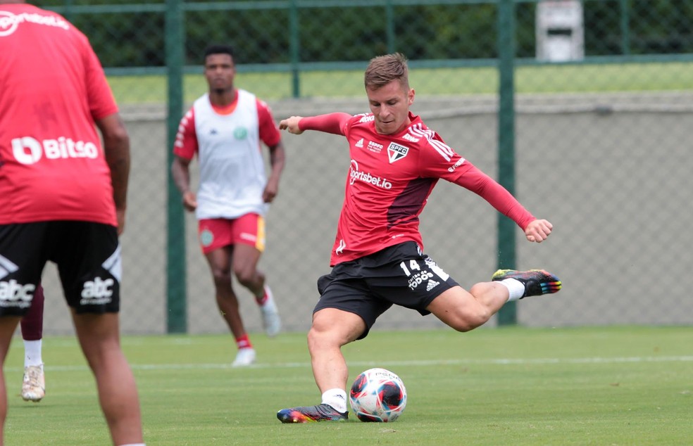 Galoppo durante jogo-treino do São Paulo contra o Guarani — Foto: Rubens Chiri / saopaulofc