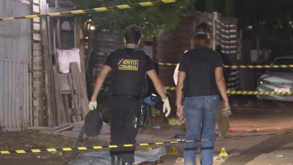 Polícia Civil investiga duplo homicídio em Sobradinho, no DF — Foto: TV Globo/Reprodução