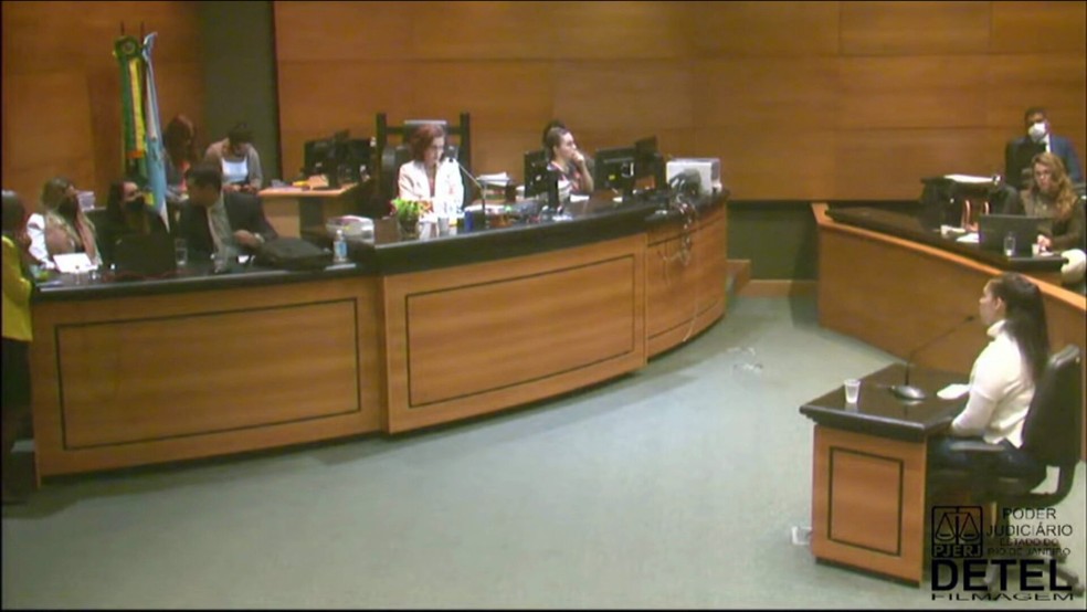 Monique Medeiros em depoimento no julgamento do Caso Henry — Foto: Reprodução/TV Globo
