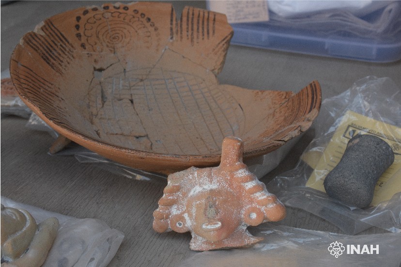 Imagens de alguns utensílios recuperados durantes as escavações  (Foto: Juan Carlos Campos Varela. DSA INAH.)