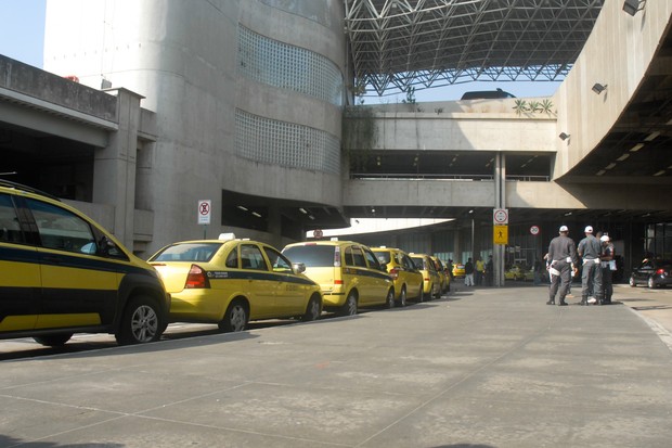 Serviço de táxi no aeroporto Internacional Antônio Carlos Jobim (Foto: Tomaz Silva/ABr)