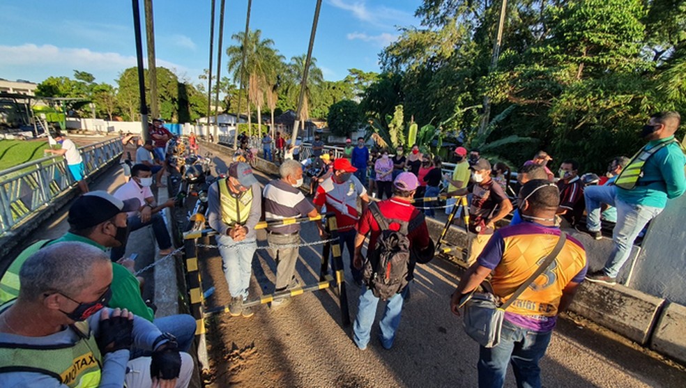 Ponte Wilson Ribeiro ficou fechada por manifestantes para que ninguém pudesse ultrapassar a fronteira — Foto: Alexandre Lima/Arquivo pessoal