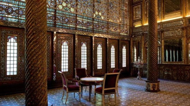 O Palácio Golestan é uma prova óbvia da influência ocidental nas artes iranianas (Foto: Getty Images via BBC News)