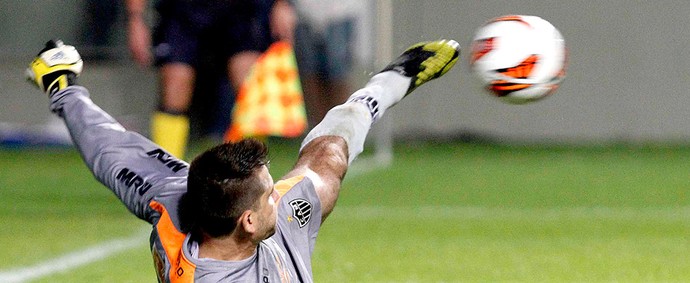 Victor defesa pênalti jogo Atlético-MG Tijuana (Foto: Reuters)