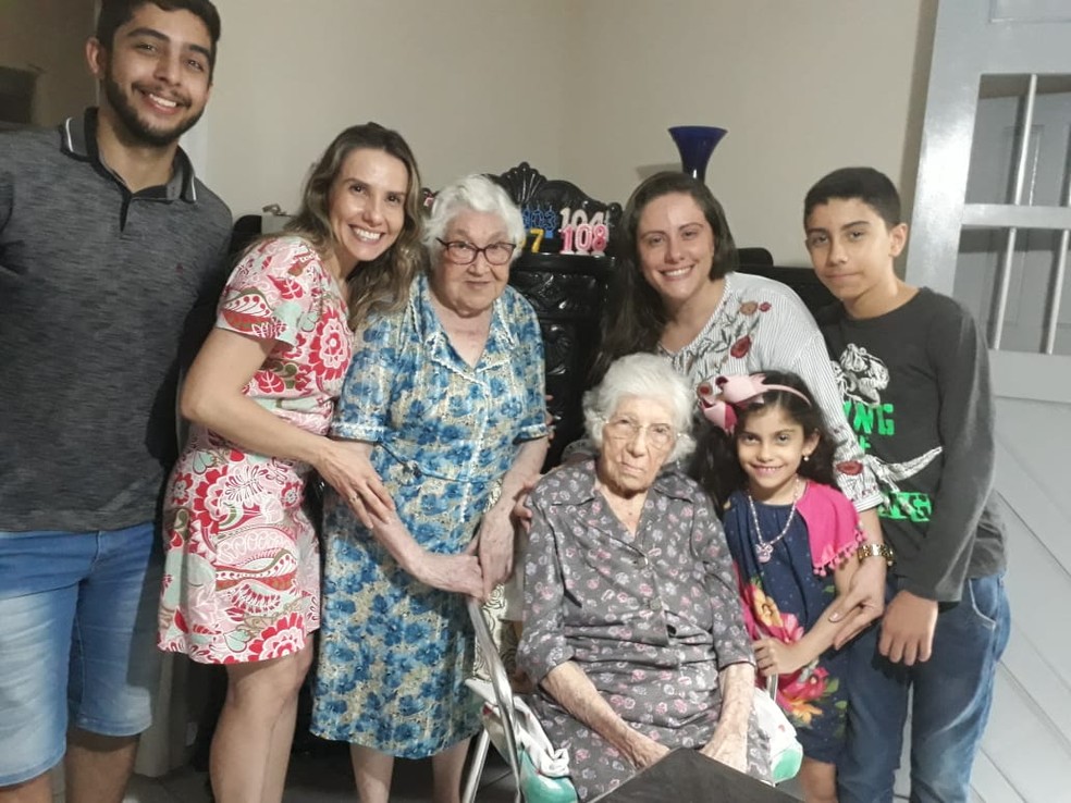 Aniversário de 108 anos de idosa na PB não passou em branco — Foto: Camila Borborema de Castro/Arquivo
