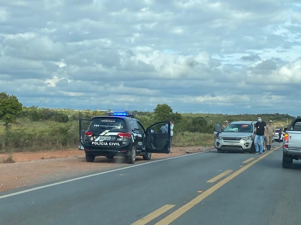 Polícia Civil esteve no local do acidente — Foto: Thiago Camargo