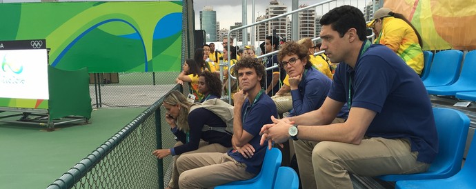 Gustavo Kuerten no Centro Olímpico de Tênis com o Time de Ouro (Foto: Thiago Quintella)