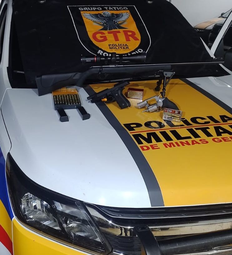Fuzil, pistola, revólver e munições são apreendidos em transporte ilegal na MGC-497, em Iturama