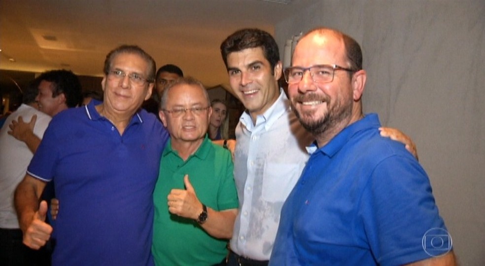 Helder, acompanhado do pai, senador Jader Barbalho (MDB) e apoiadores. — Foto: Reprodução / TV Liberal