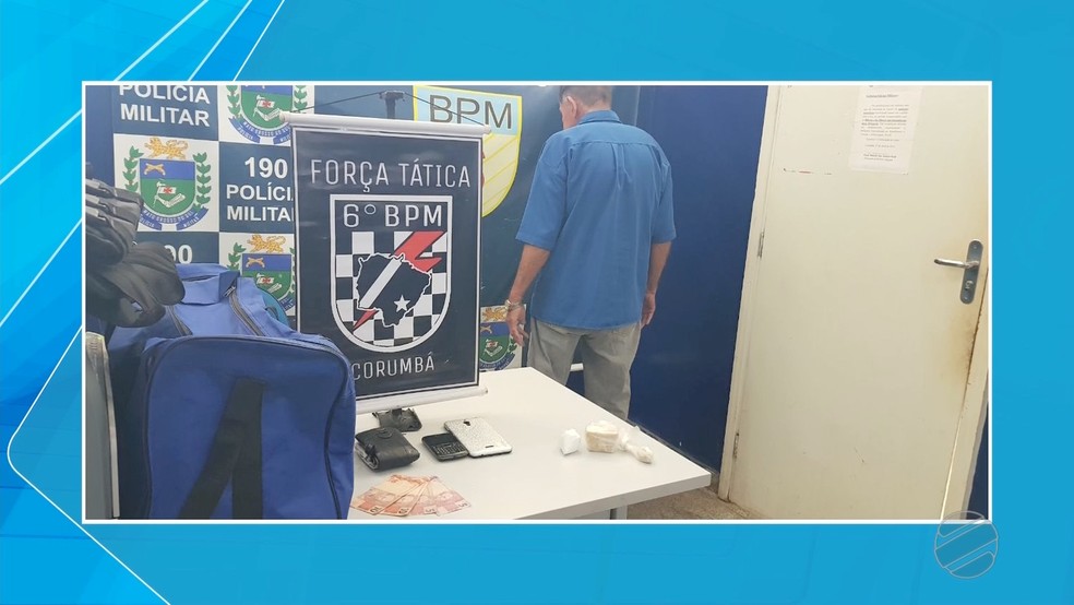O idoso disse aos policiais que receberia para levar a droga atÃ© AnastÃ¡cio, a 290 km de CorumbÃ¡. â Foto: ReproduÃ§Ã£o TV Morena