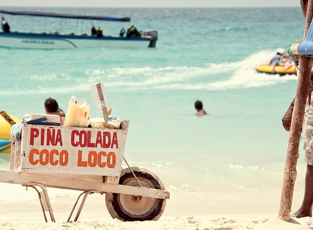 Sol a pino e piña colada na Playa Blanca, na Penísula de Barú (Foto: Giancarlo Ceccon/ Editora Globo)