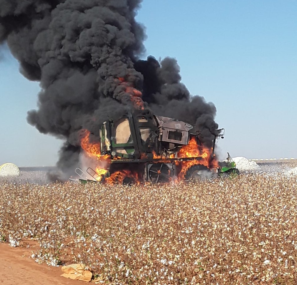 Maquinário destruído na Fazenda Terra Santa, em Diamantino (MT) — Foto: Divulgação