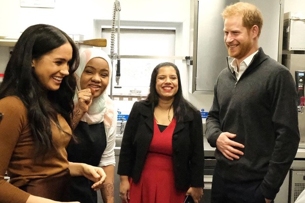 Meghan e Harry visitam cozinha comunitária em Londres (Foto: Reprodução/Instagram)