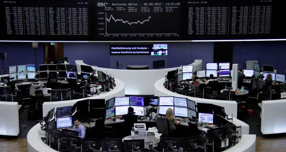 A Bolsa de Frankfurt, na Alemanha, cujo índice acionário DAX é o mais importante da Europa continental — Foto: Reuters