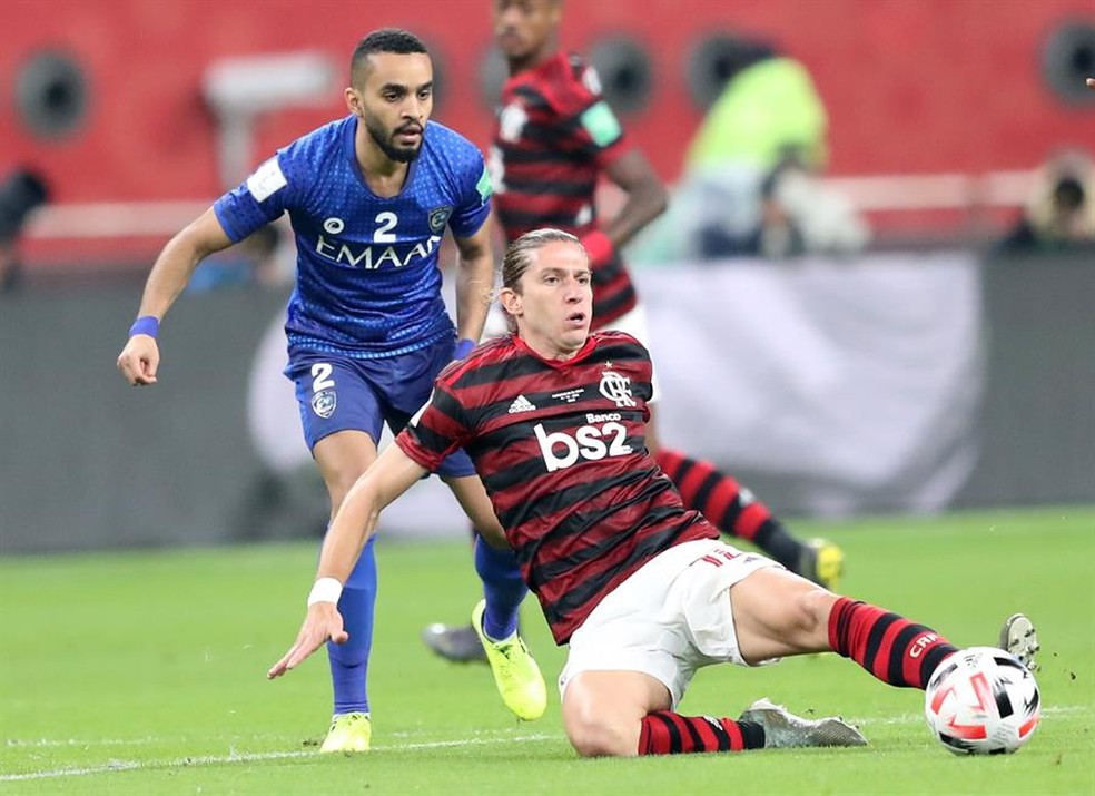 Filipe Lu&iacute;s em disputa de lance na semifinal do Mundial &mdash; Foto: EFE/EPA/ALI HAIDER