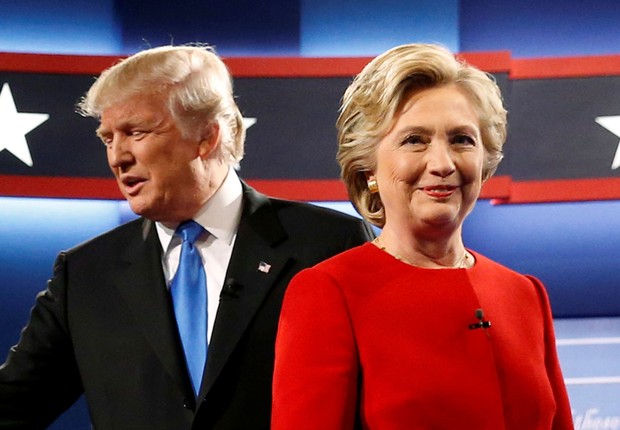 Os candidatos republicano Donald Trump e democrata Hillary Clinton posam antes do debate presidencial em NY (Foto: Jonathan Ernst/Reuters)