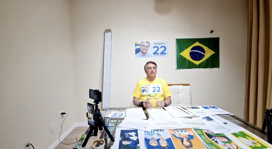 Presidente Jair Bolsonaro durante live nesta terça-feira