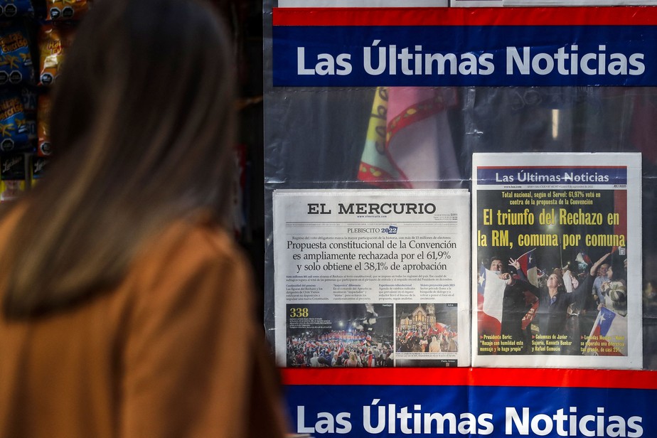 Jornais chilenos estampam a vitória do Não à nova Constituição