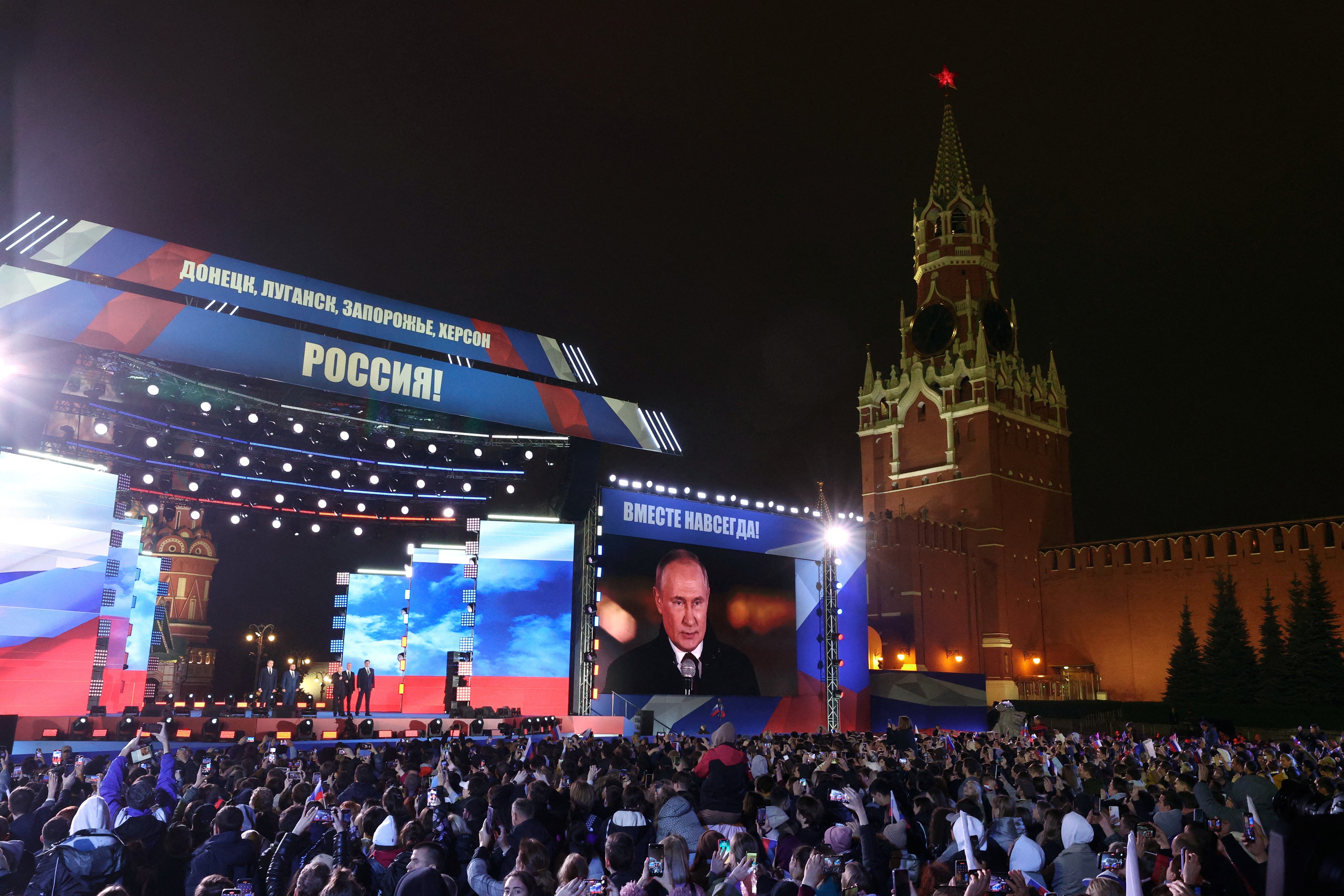 VÍDEO: Moscou tem festa patriótica com show para comemorar anexação ilegal de territórios ucranianos