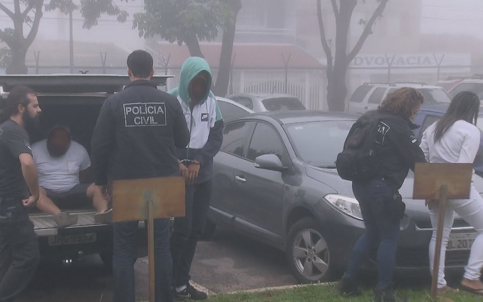 Dois homens e uma mulher sÃ£o presos pela PolÃ­cia Civil do DF durante a OperaÃ§Ã£o 'ArpÃ£o', contra o trÃ¡fico de drogas â Foto: TV Globo/ReproduÃ§Ã£o