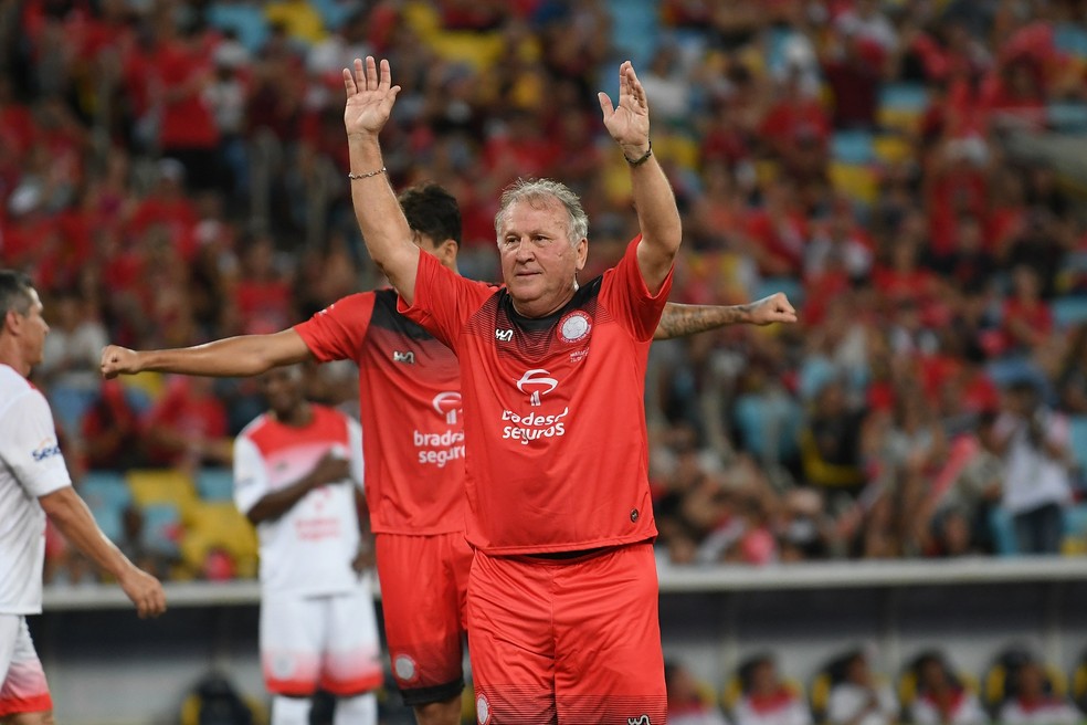 Zico comemora gol no Jogo das Estrelas no Maracanã — Foto: Alexandre Durão