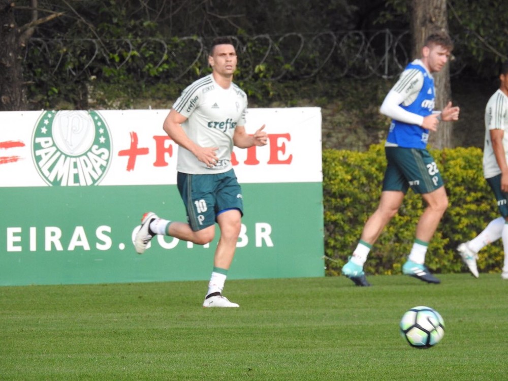  Sem Felipe Melo, Palmeiras faz coletivo com Moisés e mais dois reforços