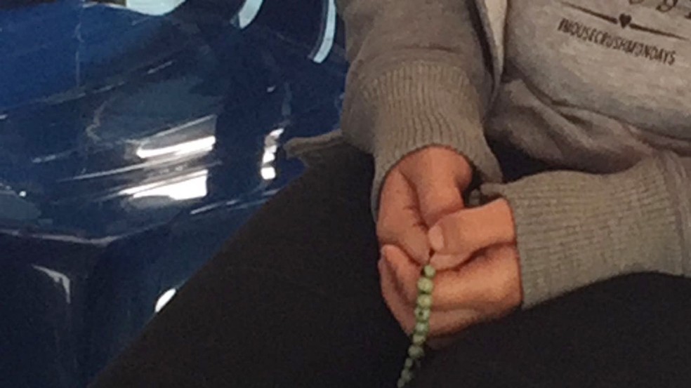 Fiéis católicos participam da Festa de Nossa Senhora dos Navegantes (Foto: Júnior Paschoalotto/TV Fronteira)