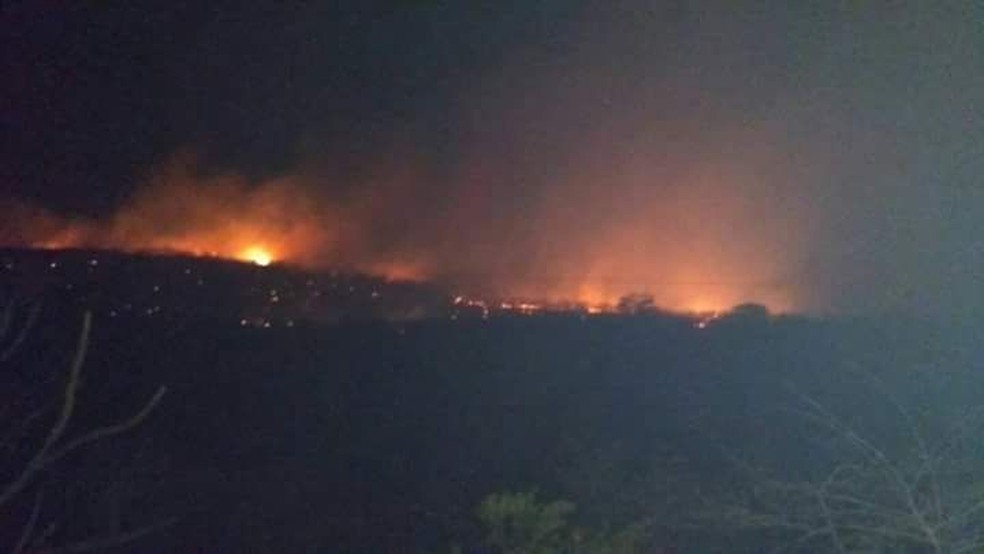 Incêndio atinge área de mata entre as cidade de Lajes e Angicos (Foto: Cedida)