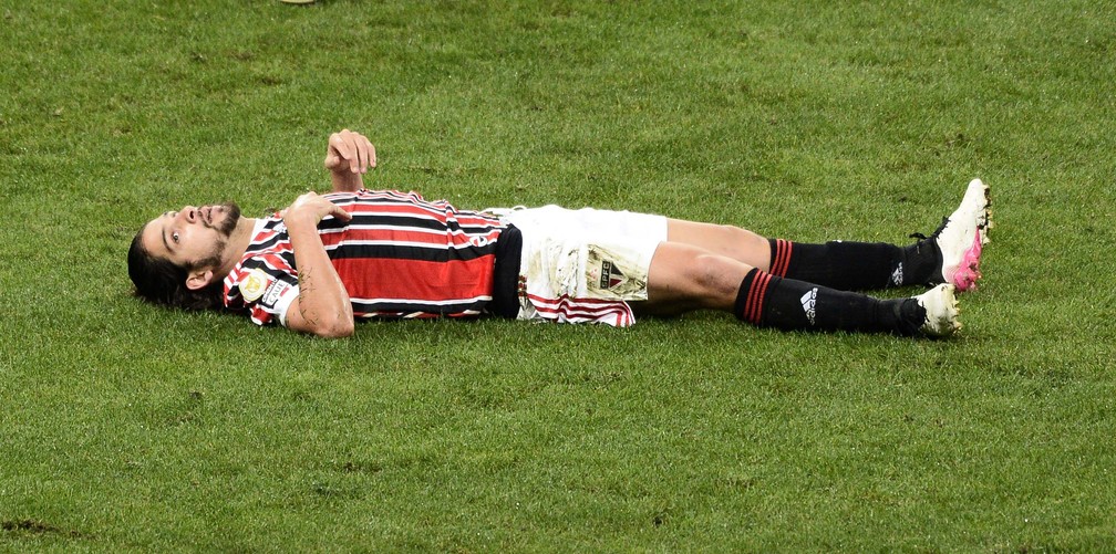 Benítez vê eliminação do banco e gera dúvidas sobre futuro no São Paulo