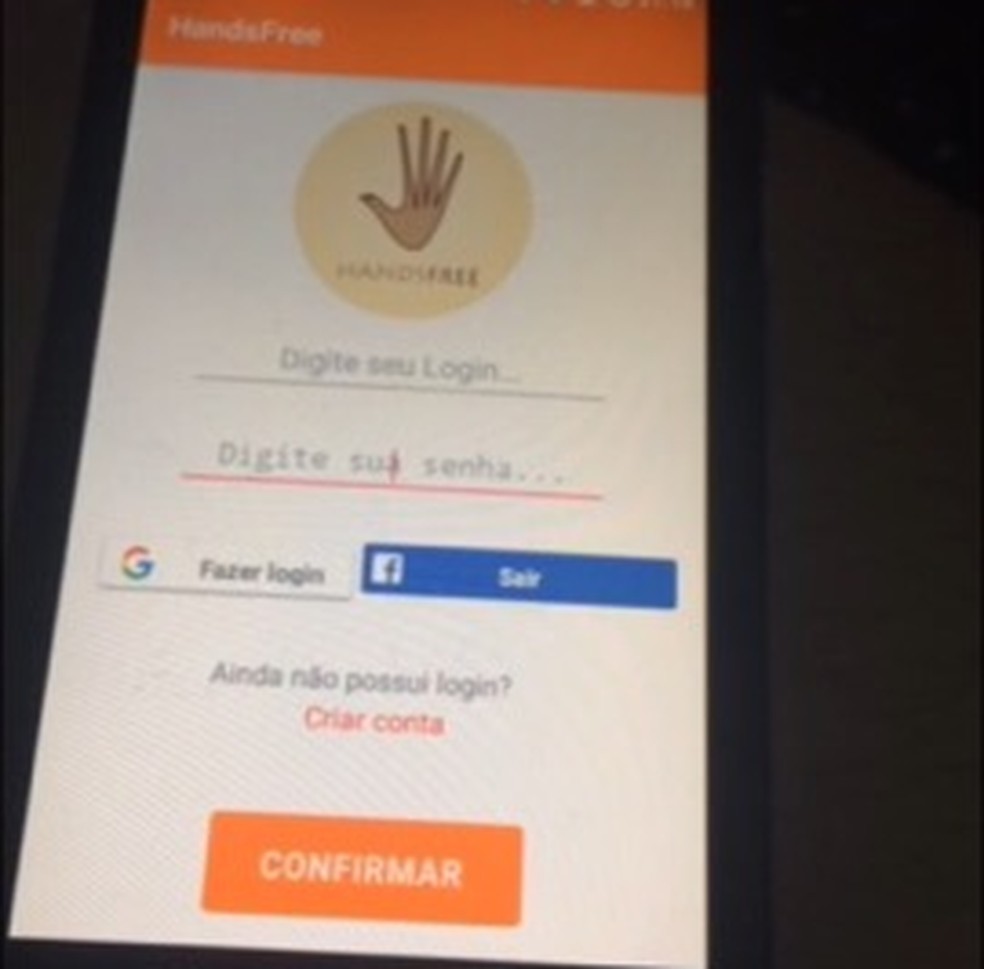 Aplicativo HandsFree tem o objetivo de facilitar comunicação de professores e familiares com deficientes auditivos (Foto: Rafhael Prates/Arquivo Pessoal)
