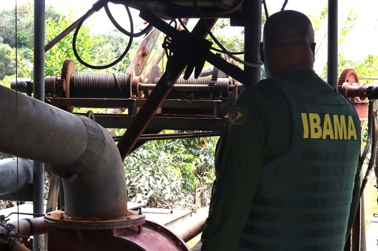 PF inutiliza balsas de garimpo ilegal no Vale do Javari (AM) — Foto: Divulgação/Polícia Federal