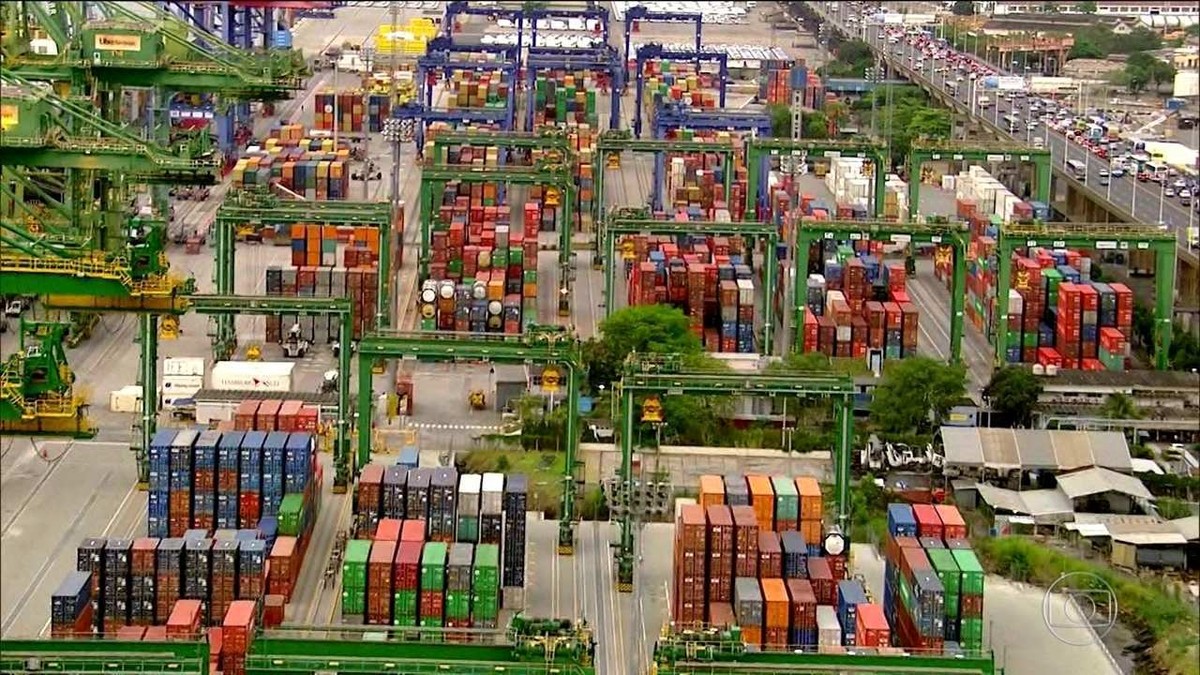 Pela 1ª vez em 40 anos, Brasil exporta mais produtos básicos do que industrializados thumbnail