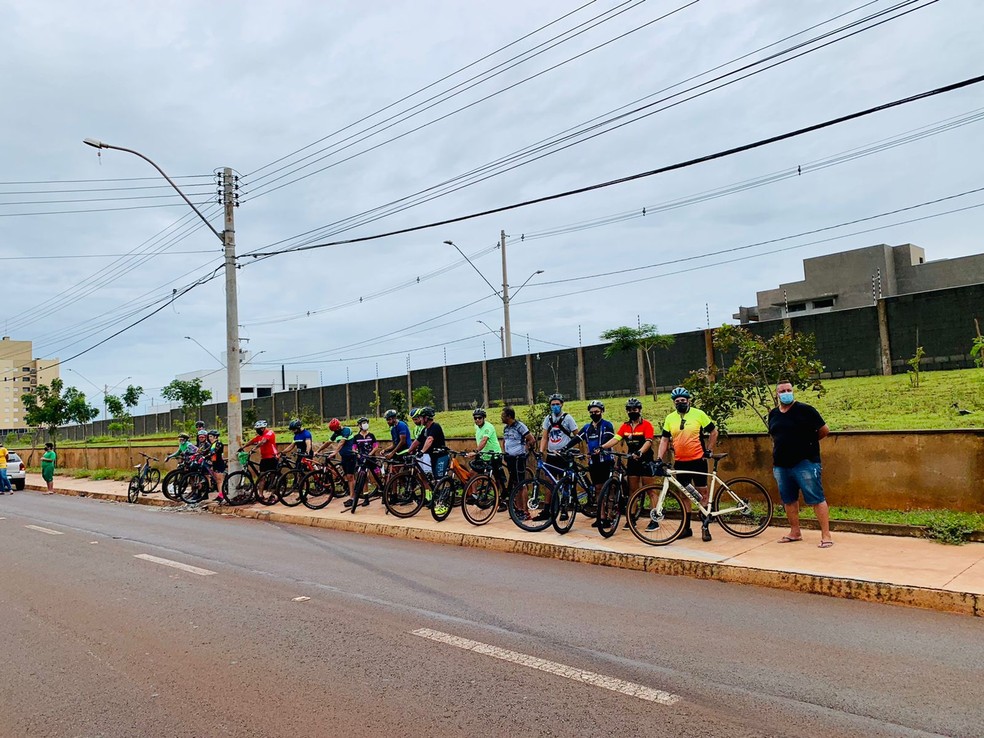 Grupo de ciclistas protesta e pede punição ao motorista que atropelou e matou o ciclista em Jaú — Foto: Airton Pinto /Arquivo Pessoal