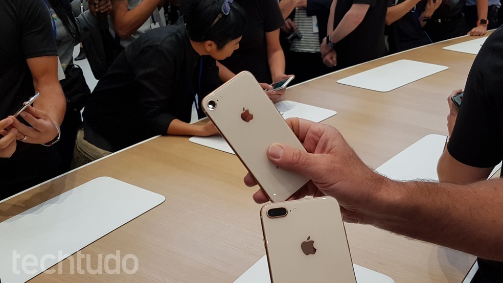 iPhone 8 e 8 Plus têm revestimento em vidro (Foto: Thássius Veloso/TechTudo)