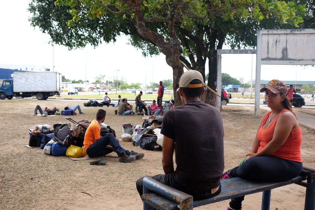 Com receio de ir para o abrigo, muitos dos venezuelanos optam por se alojarem nas praças de Boa Vista (Foto: Inaê Brandão/G1 RR)