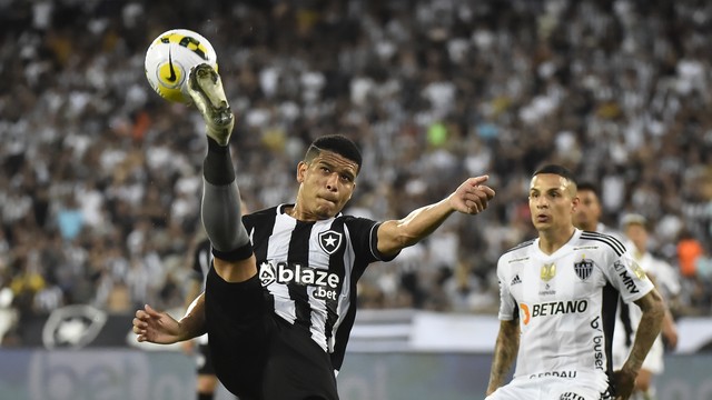Botafogo x Atlético-MG: Vinicius Lopes e Arana
