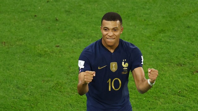 Mbappé comemora gol em França x Polônia