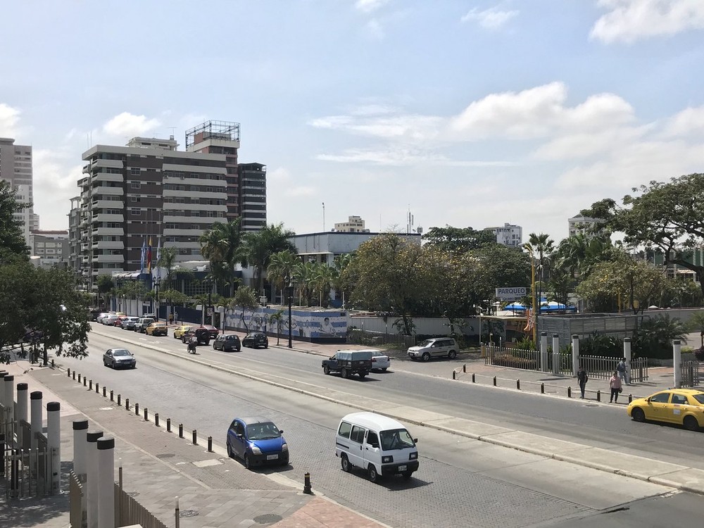 Hotel do Grêmio no Equador é alvo de foguetório na madrugada antes de semi