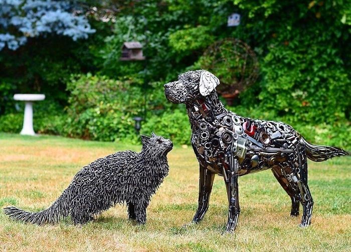 Esculturas de gato e cachorro, feitas por Brian Mock (Foto: Divulgação)